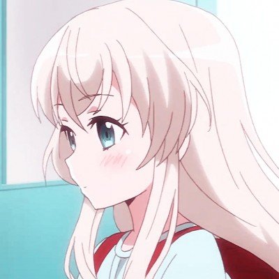 女孩在瀑布下打太极尽显侠气